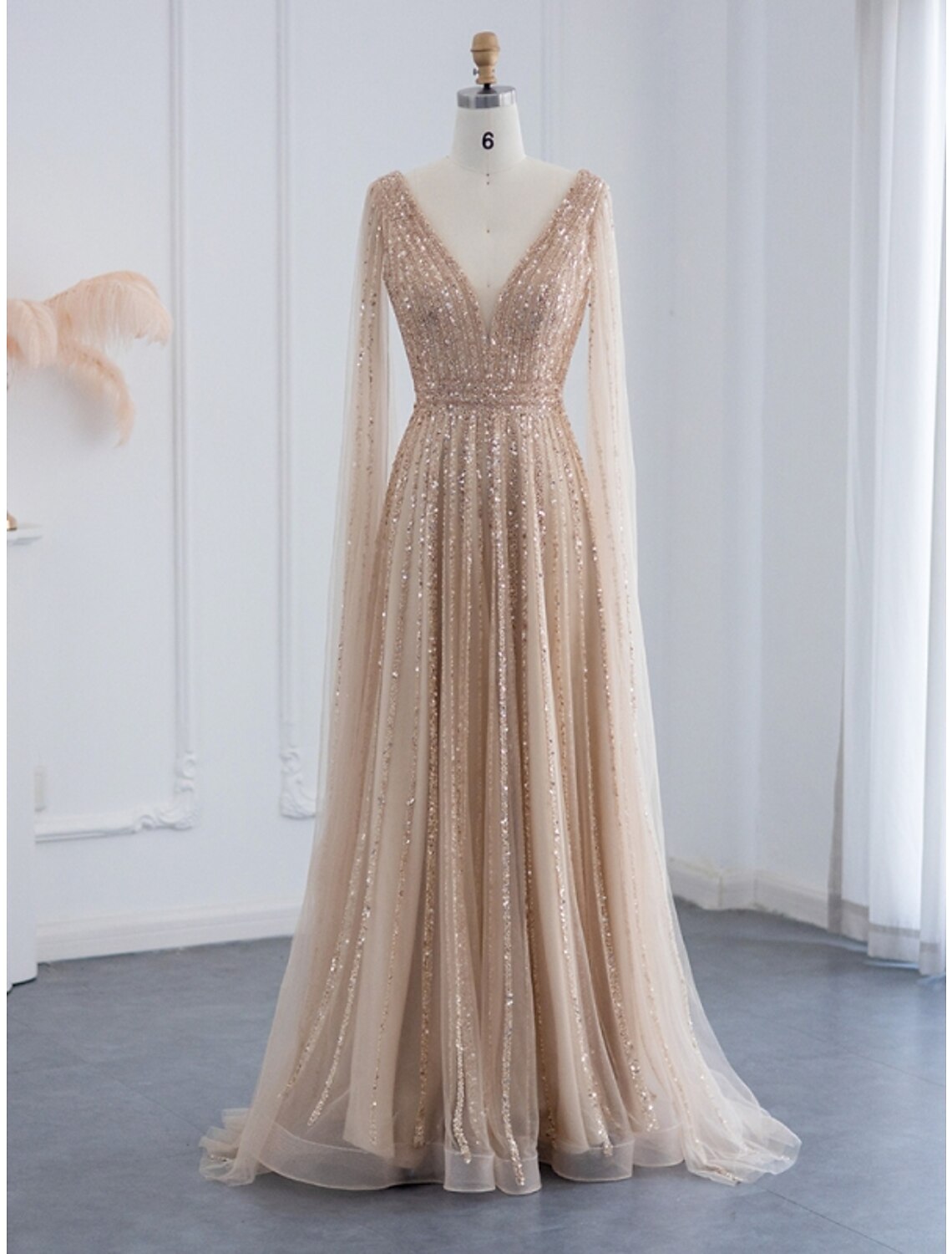 Abito da sera a trapezio, scintillante e brillante, formale, autunnale, con strascico a ruota, manica lunga, scollo a V, paillettes e pieghe glitterate